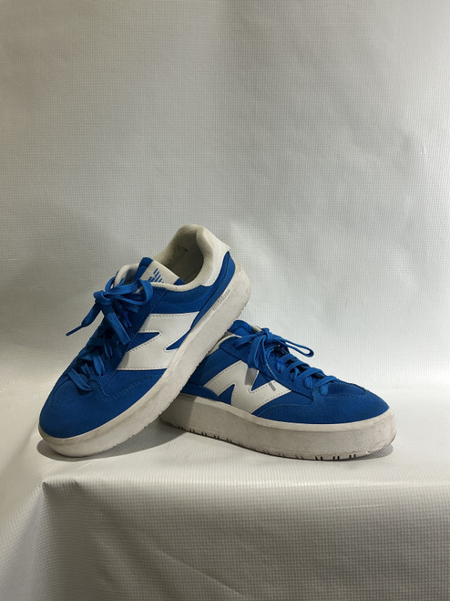 Vist Large View of Product Image Which is Used New Balance Casual Shoes 8.5
