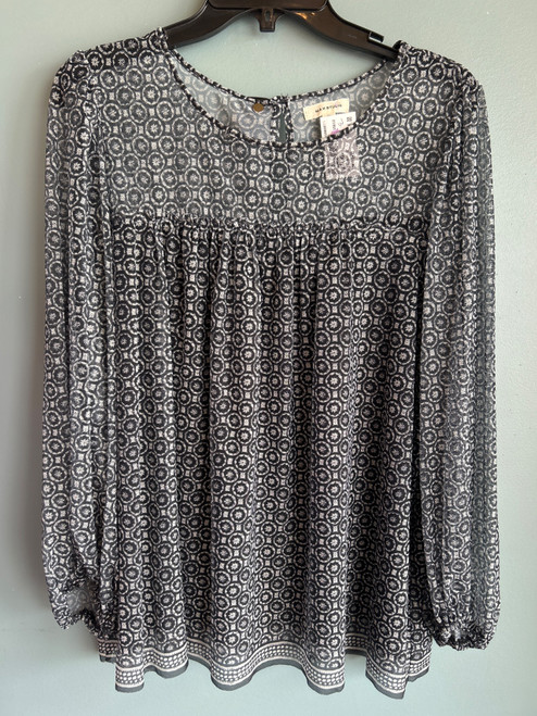 Vist Large View of Product Image Which is Used Max Studio Long Sleeve Top 1X-18