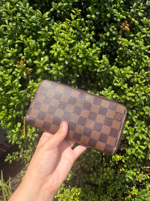Vist Large View of Product Image Which is Used Louis Vuitton Leather Wallet