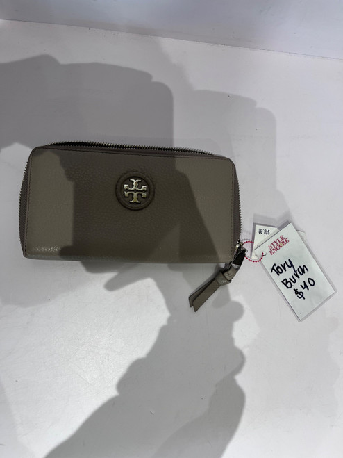 Vist Large View of Product Image Which is Used Tory Burch Leather Wallet