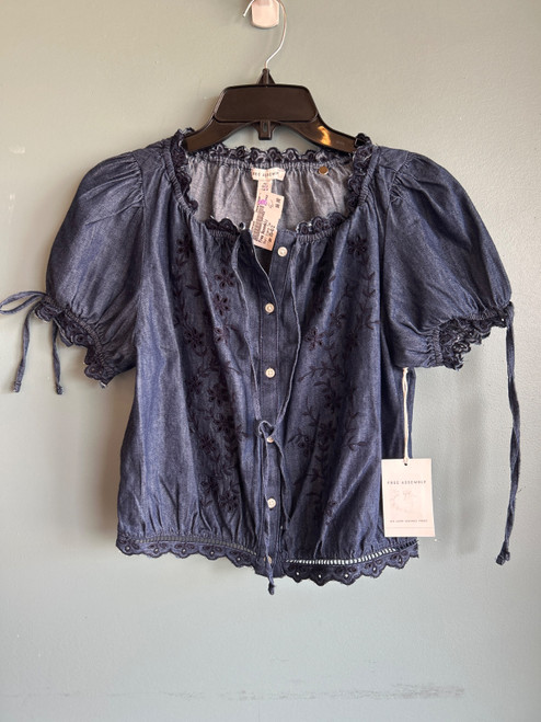 Vist Large View of Product Image Which is Used Free Assembly Short Sleeve Top XS-0/2
