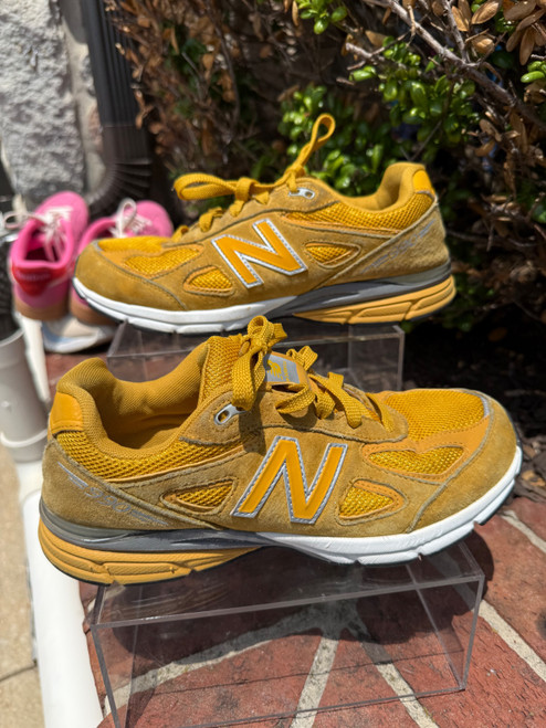 Vist Large View of Product Image Which is Used New Balance Sneakers 6.5
