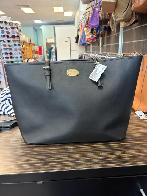 Vist Large View of Product Image Which is Used Michael Kors Xlarge Leather Handbag
