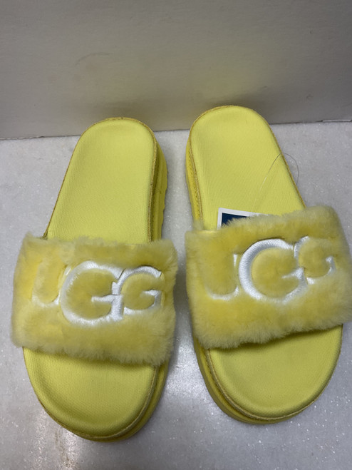 Vist Large View of Product Image Which is Used Ugg Australia Flats 7.5