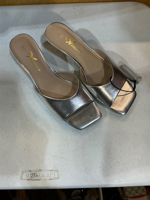 Vist Large View of Product Image Which is Used Unbranded Low Heels 7