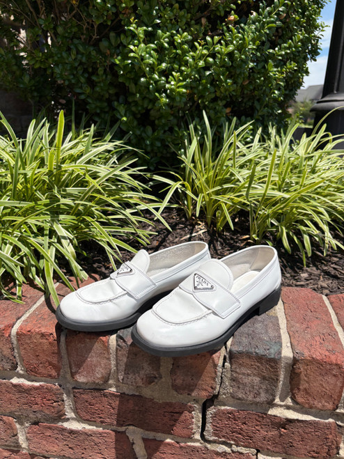 Vist Large View of Product Image Which is Used Prada Flats 8.5