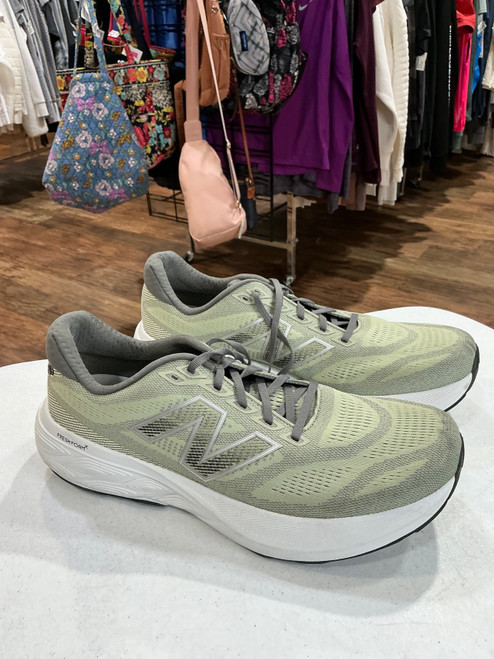 Vist Large View of Product Image Which is Used Unbranded Mens Athletic Shoes 14
