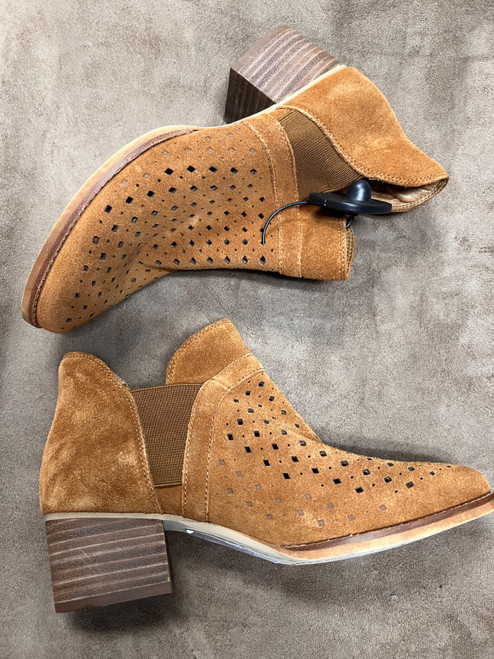 Vist Large View of Product Image Which is Used Earth Ankle Boots 8
