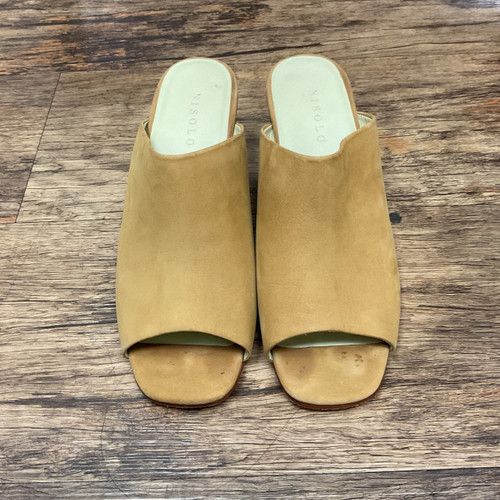 Vist Large View of Product Image Which is Used Nisolo Low Heels 7.5