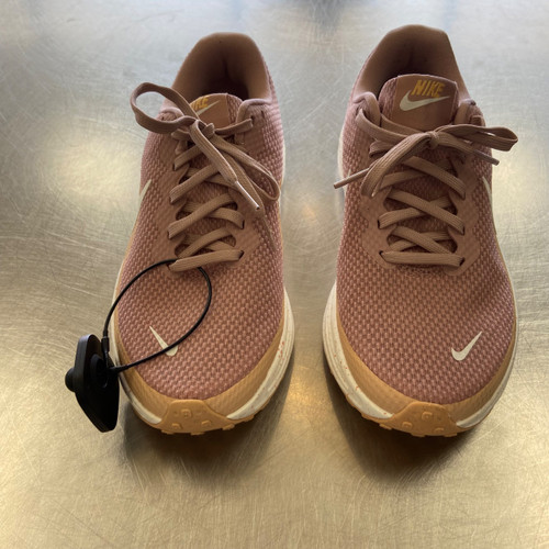 Vist Large View of Product Image Which is Used Nike Performance Shoes 8.5