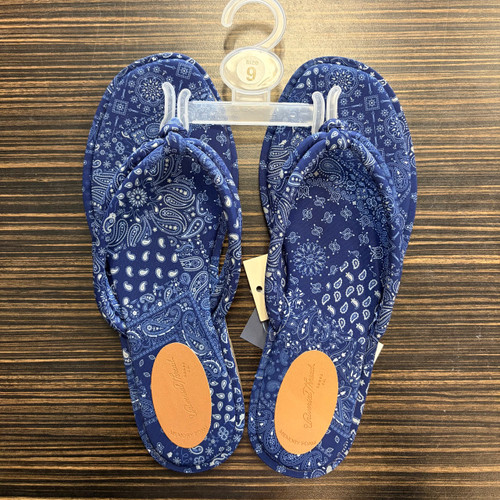 Vist Large View of Product Image Which is Used Universal Threads Flip Flops 9