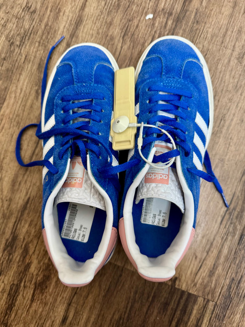 Vist Large View of Product Image Which is Used Adidas Casual Shoes 7.5