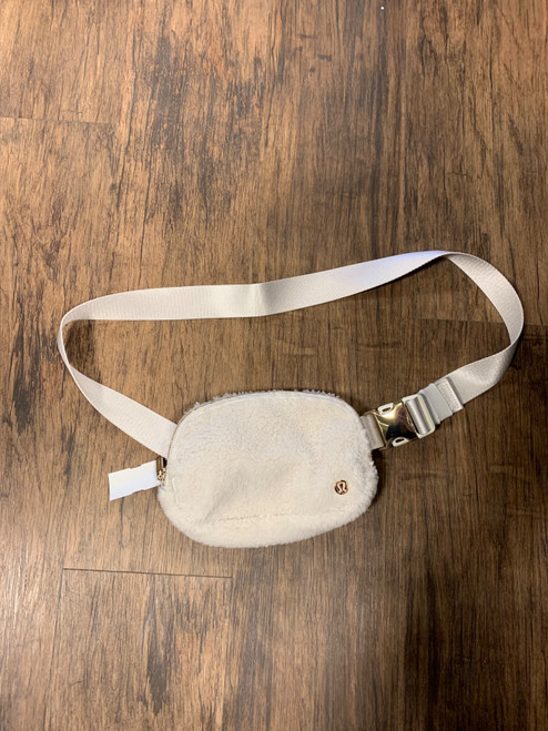 Vist Large View of Product Image Which is Used Unbranded Small Handbag