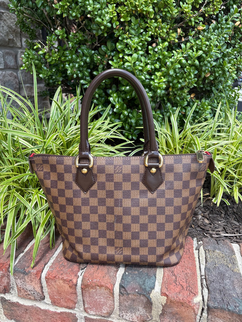 Vist Large View of Product Image Which is Used Louis Vuitton Handbag