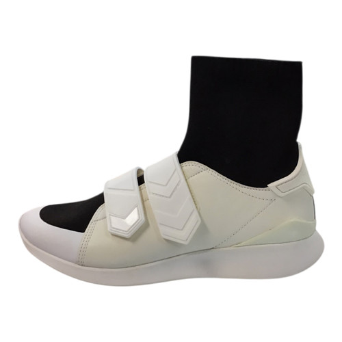Vist Large View of Product Image Which is Used Tory Burch Performance Shoes 7.5