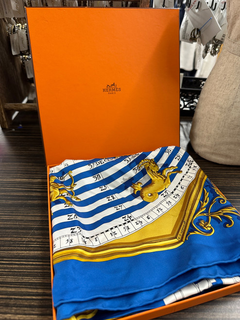 Vist Large View of Product Image Which is Used Hermes Lightweight Scarf