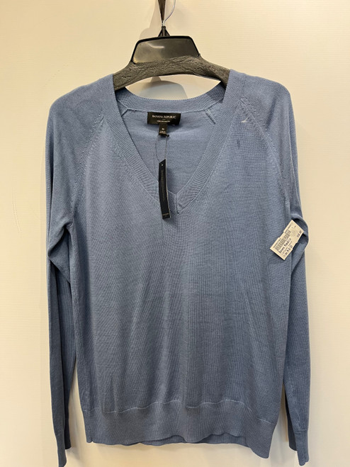 Vist Large View of Product Image Which is Used Banana Republic Lightweight Sweater M-8/10