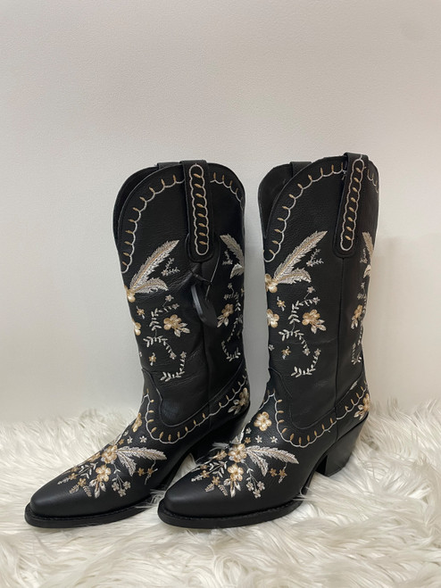 Vist Large View of Product Image Which is Used Dingo Ankle Boots 9.5