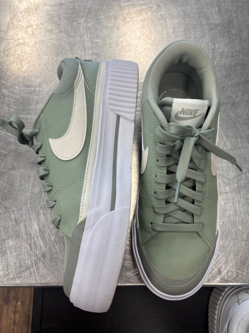 Vist Large View of Product Image Which is Used Nike Casual Shoes 7.5
