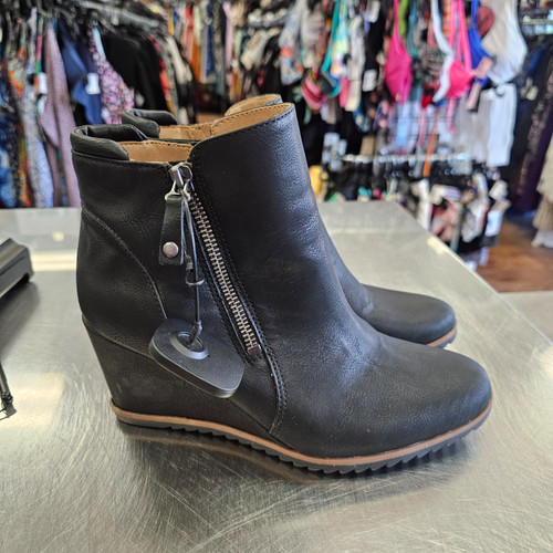 Vist Large View of Product Image Which is Used Natural Soul By Naturalizer Ankle Boots 8