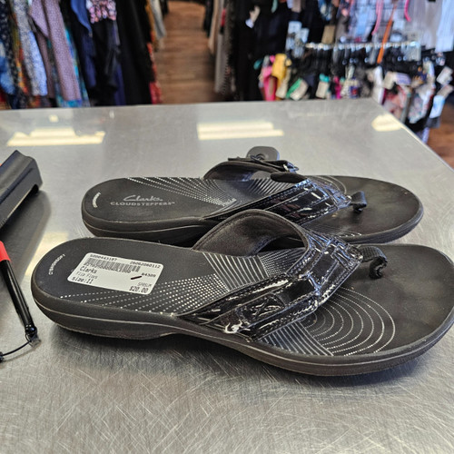 Vist Large View of Product Image Which is Used Clarks Flip Flops 11