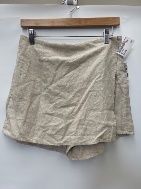Vist Large View of Product Image Which is Used Old Navy Shorts 6-28