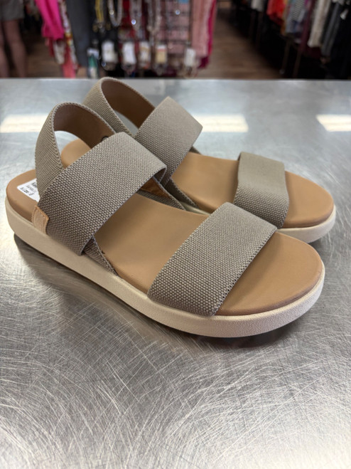 Vist Large View of Product Image Which is Used Keen Sandals 8