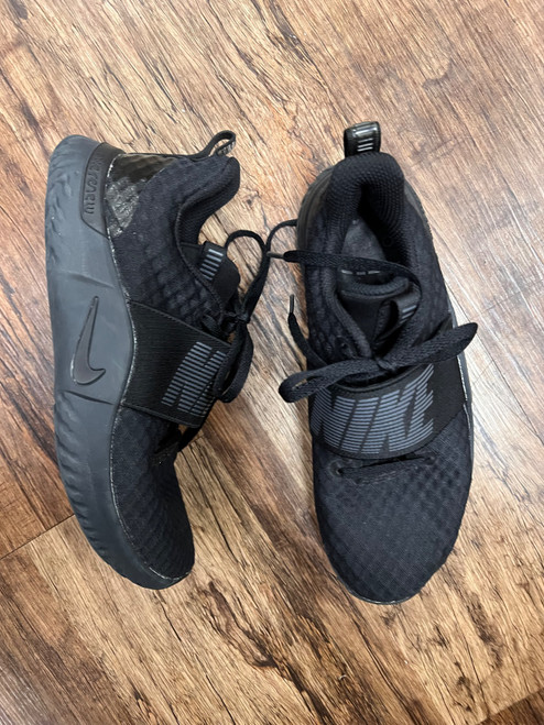 Vist Large View of Product Image Which is Used Nike Performance Shoes 6