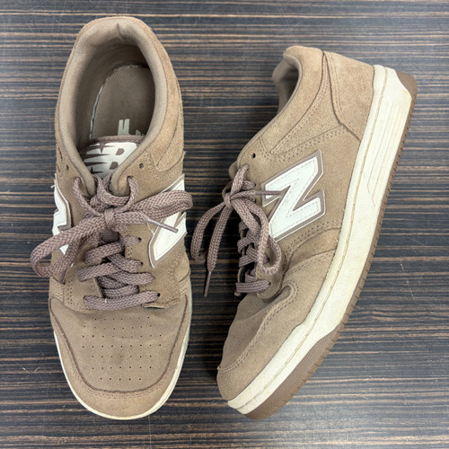 Vist Large View of Product Image Which is Used New Balance Performance Shoes 9