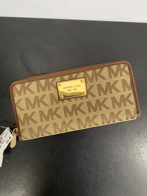 Vist Large View of Product Image Which is Used Michael Michael Kors Wallet
