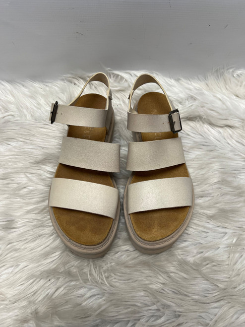 Vist Large View of Product Image Which is Used Musse & Cloud Wedge Sandals 8.5