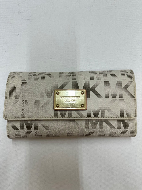 Vist Large View of Product Image Which is Used Michael Michael Kors Wallet