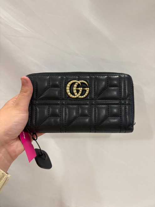 Vist Large View of Product Image Which is Used Gucci Leather Wallet