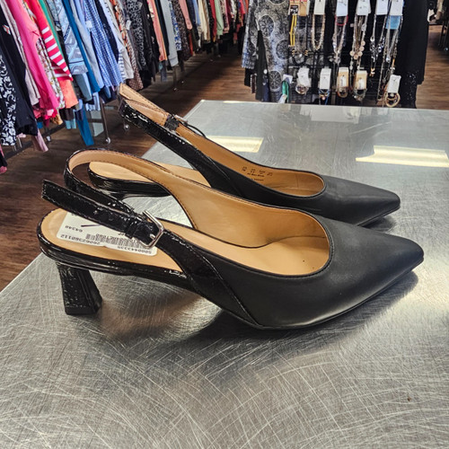 Vist Large View of Product Image Which is Used Naturalizer Low Heels 7