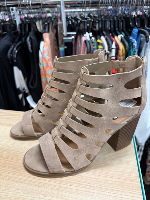 Vist Large View of Product Image Which is Used Unbranded High Heels 9.5