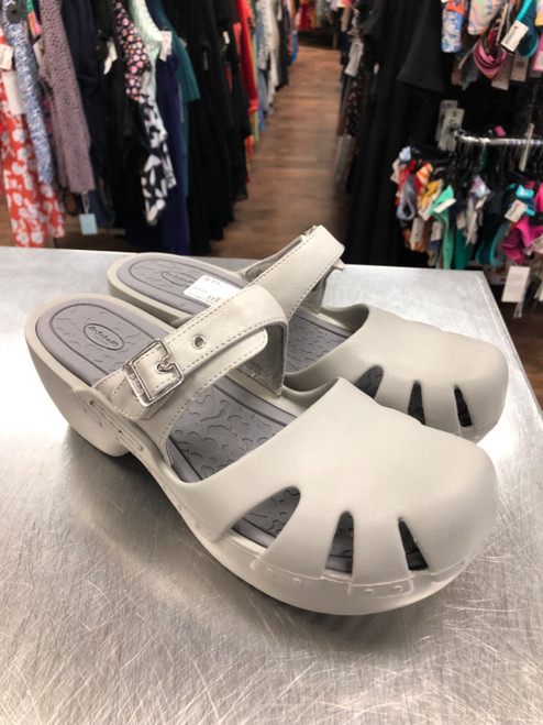 Vist Large View of Product Image Which is Used Dr. Scholls Clogs 12