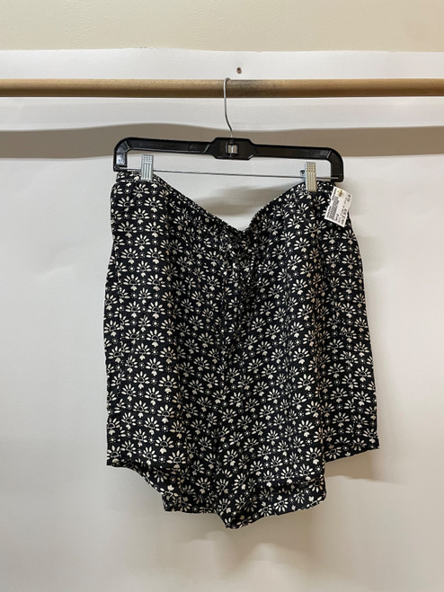 Vist Large View of Product Image Which is Used Torrid Shorts 1X 18/34