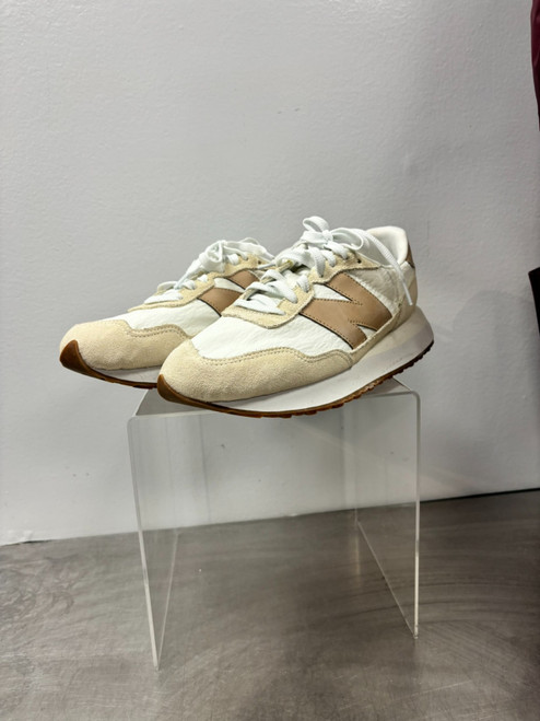 Vist Large View of Product Image Which is Used New Balance Casual Shoes 10