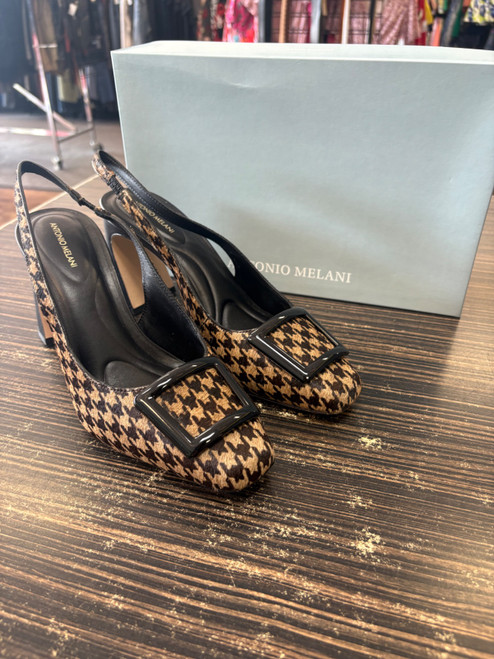 Vist Large View of Product Image Which is Used Antonio Melani Low Heels 8.5