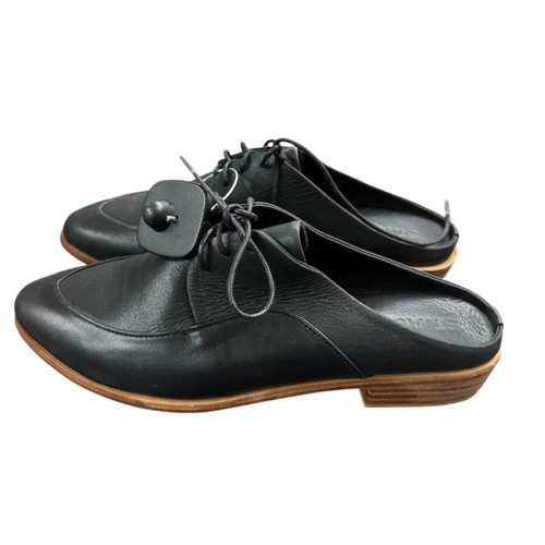 Vist Large View of Product Image Which is Used Unbranded Flats 9
