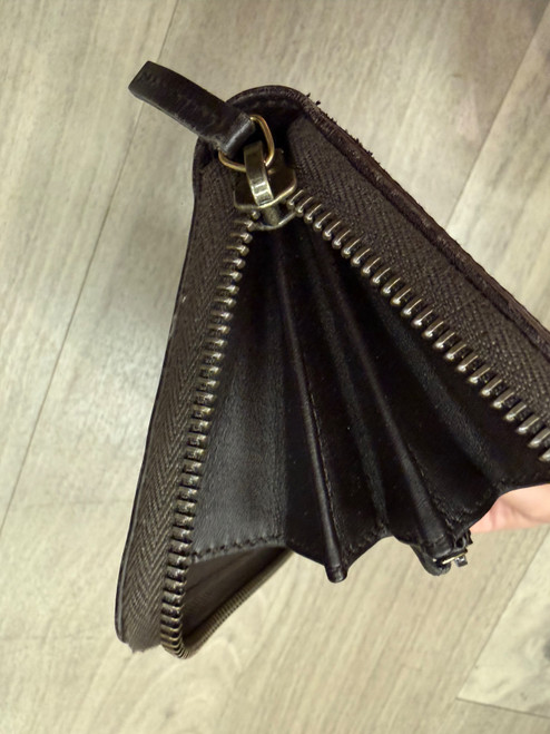 Vist Large View of Product Image Which is Used Gucci Leather Wallet