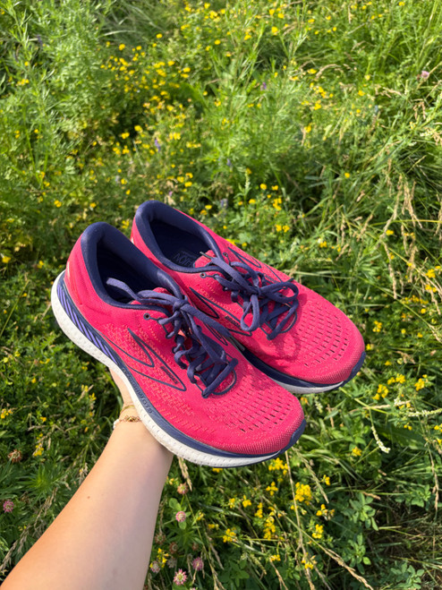Vist Large View of Product Image Which is Used Brooks Performance Shoes 9.5