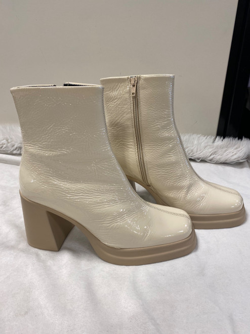 Vist Large View of Product Image Which is Used Unbranded Ankle Boots 7