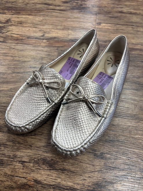 Vist Large View of Product Image Which is NWT Isaac Mizrahi Live Casual Shoes 7.5