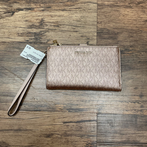 Vist Large View of Product Image Which is Used Micheal Kors Wallet