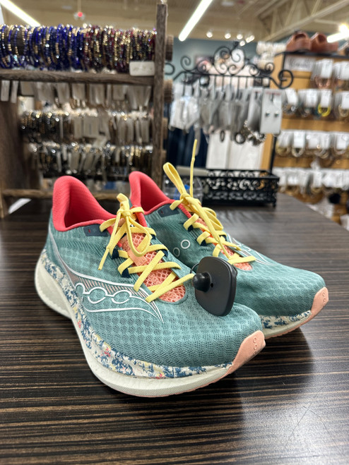 Vist Large View of Product Image Which is Used Saucony Performance Shoes 9