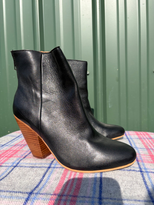 Vist Large View of Product Image Which is Used Corso Como Ankle Boots 6