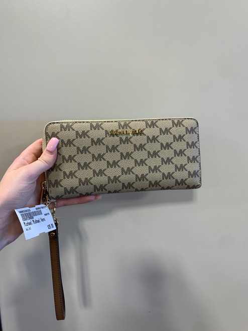Vist Large View of Product Image Which is Used Michael Michael Kors Wallet
