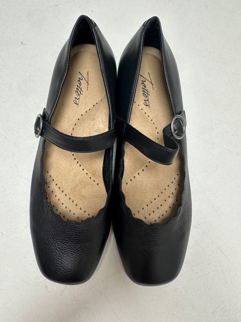 Vist Large View of Product Image Which is Used Trotter's Flats 10