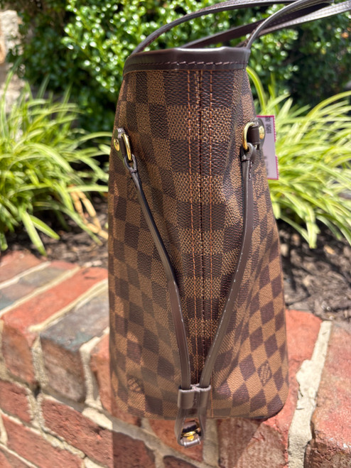 Vist Large View of Product Image Which is Used Louis Vuitton Leather Neverfull MM